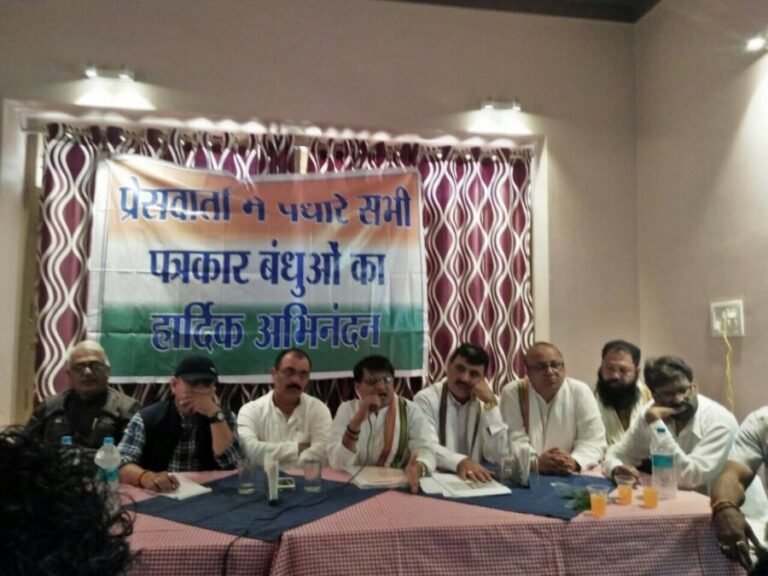 गोलमाल जवाब देते रहे रजनीश