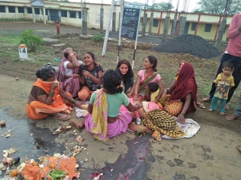 ट्रक की चपेट में आयी महिला की मौत