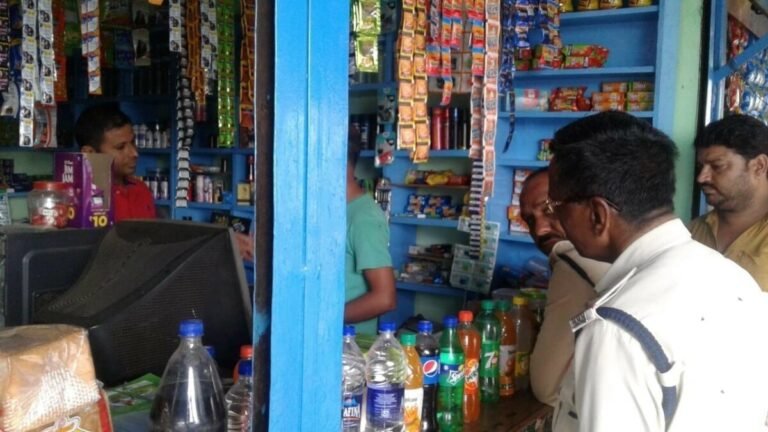 अवैध रूप से करता था डाउन लोडिंग