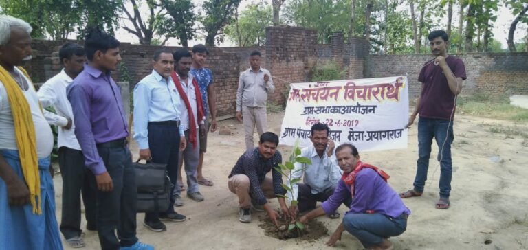 पहली बारिश के बाद पौधरोपण : नेक कार्य