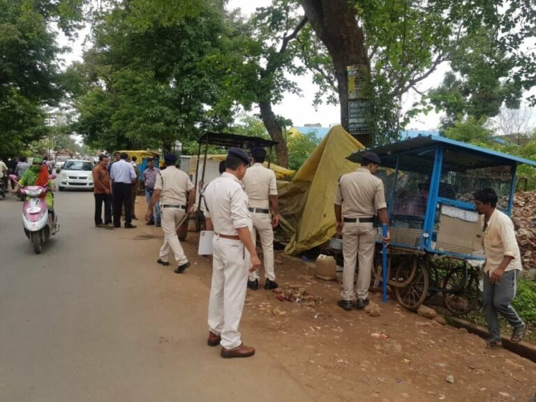 सिवनी जिला चिकित्सालय के सामने हटाया अतिक्रमण हुई चालानी कार्यवाही