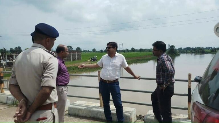 सागर नदी पहुचे जिला कलेक्टर
