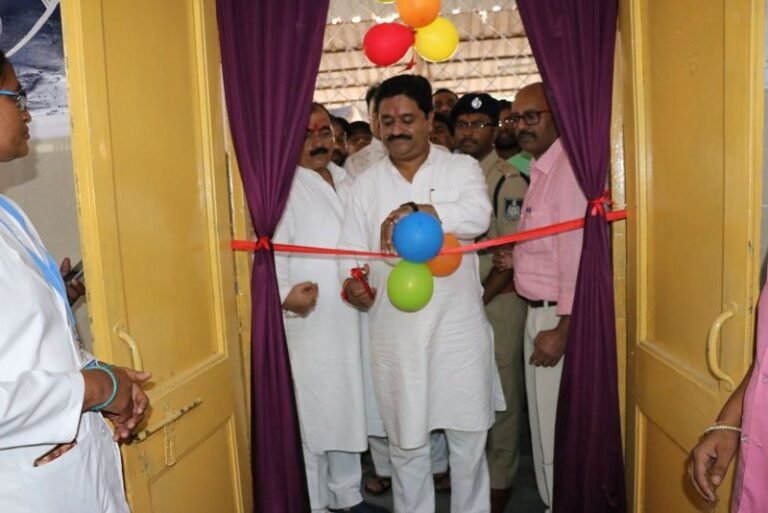 प्रभारी मंत्री ने किया शिशु वार्ड का शुभारंभ