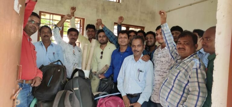 अनिश्चितकालीन हड़ताल पर गये जिले के पटवारी