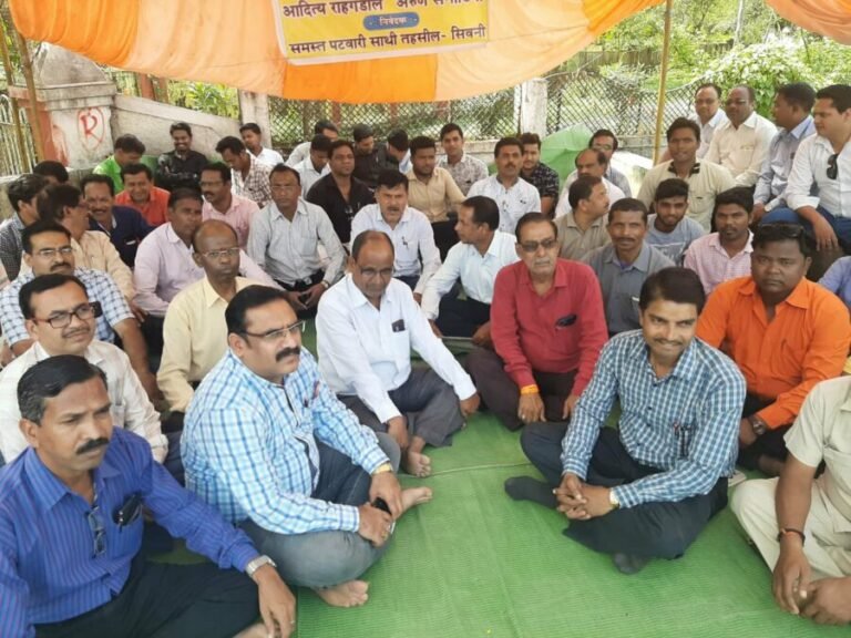 पटवारियों की हड़ताल से ग्रामीण परेशान
