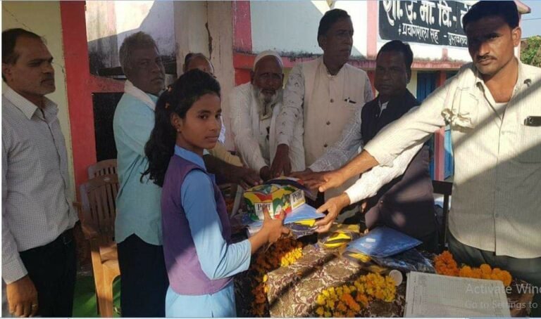 सिवनी जिले का अनोखा विद्यालय, यहाँ टॉपर्स को मिलती है चांदी की चैन और पायल