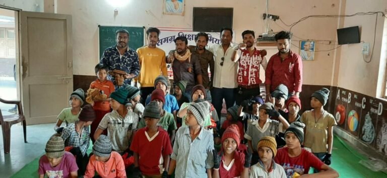 ठंड से बचने CWSN में दिव्यांग बच्चों को किया गया गर्म वस्त्र का वितरण