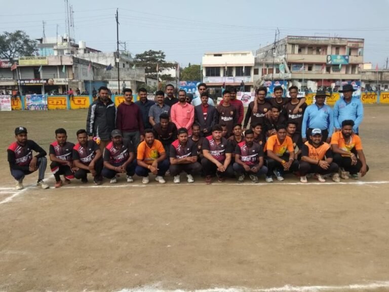 महाराष्ट्र एवं विदर्भ क्रिकेट जगत की हस्तियां पहुची सिवनी SPL मंच
