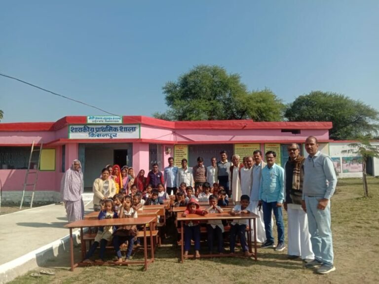 सिवनी : मेरी शाला मेरी जिम्मेदारी पहल : ग्रामवासियों एवं शिक्षकों ने भेंट किए फर्नीचर