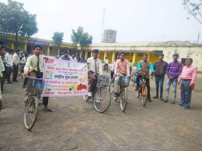 केवलारी / फिट इण्डिया के तहत निकाली गई साइकिल रैली