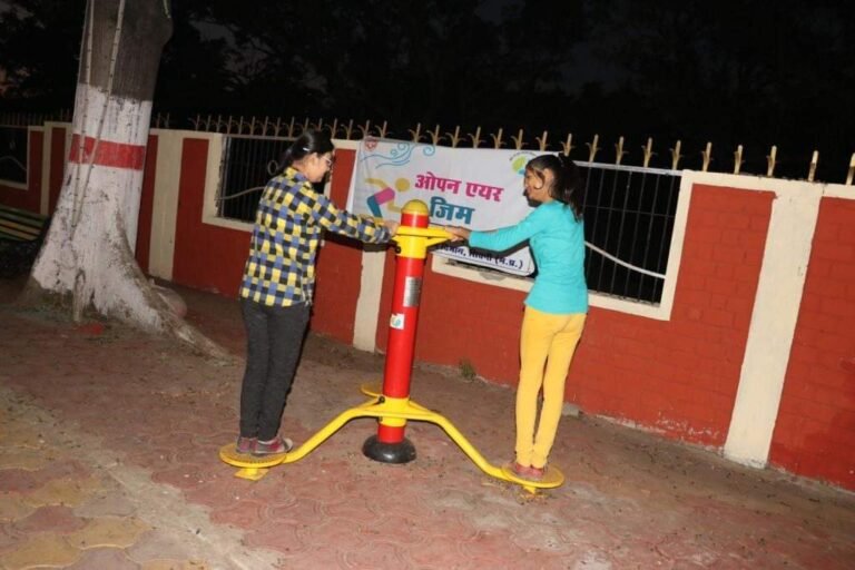 सिवनी : फैमिली ट्रेक एवं ओपन जिम से नगरवासी ले रहें हैं स्वास्थ्य लाभ