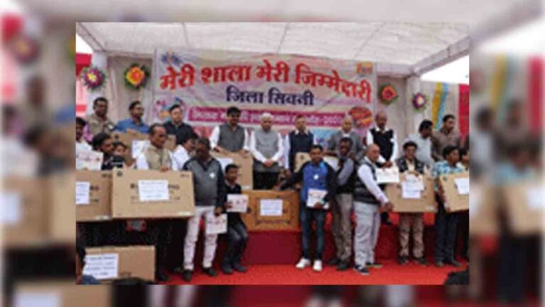 सिवनी /शिक्षकों के प्रयासों से डिजिटल साक्षरता की ओर बढ़ रहा सिवनी