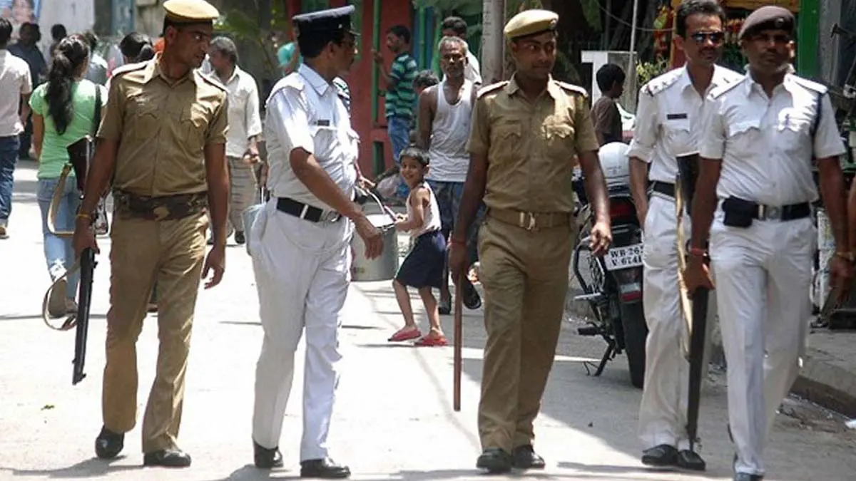 Do you know ? Why is the police uniform in the country colored in khaki, and why is it white in West Bengal?
