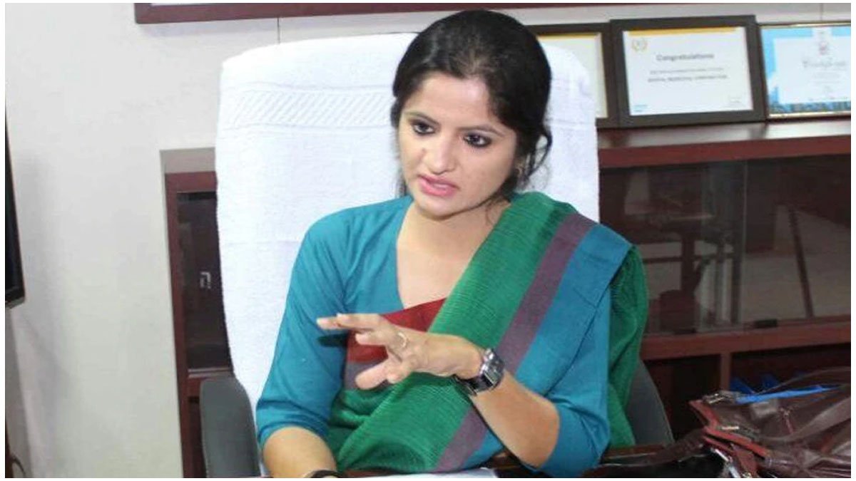 chhavi bharadwaj ias