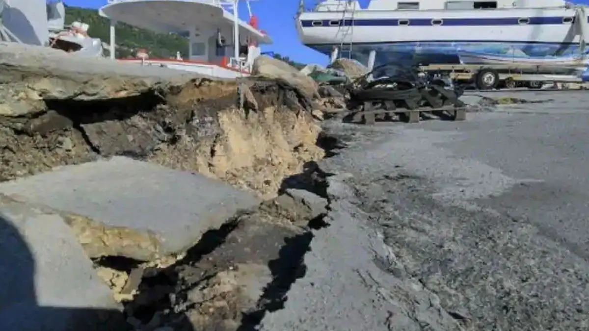 Web Title : Earthquake tsunami in Turkey and Greece, more than 120 injured, earthquake video viral
