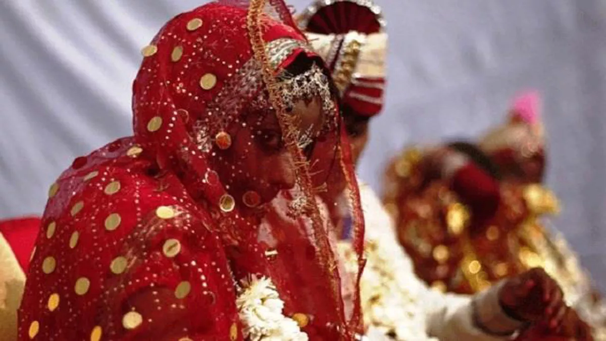 ‘15 साल की बेटी का पेट भरने के पैसे नहीं थे, इसलिए कर दी शादी’ कोरोना के बाद भुखमरी का प्रहार