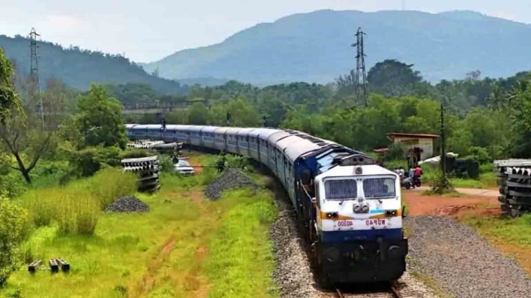 एमपी में कोहरे का कहर: शताब्दी व गतिमान एक्सप्रेस समेत कई ट्रेनें लेट