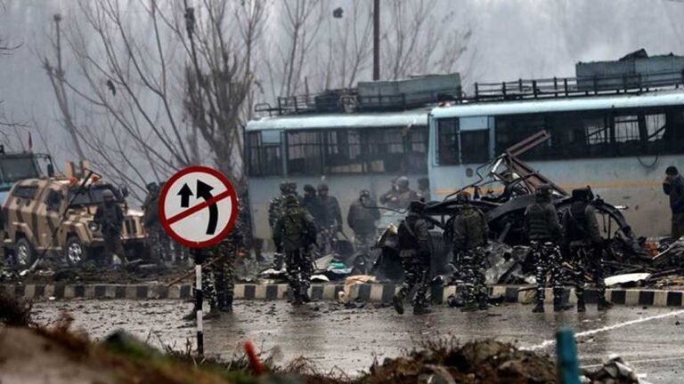 Pulwama Attack : 14 फरवरी भारतीयों के लिए काफी दुखद दिन, इस दिन आखिर क्या हुआ था?