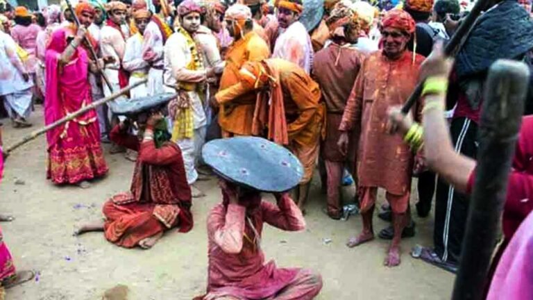 Braj Ki Holi 2023: क्या आप जानते है कैसी खेली जाती है ब्रज में होली, यहाँ जानिए पूरी डिटेल में