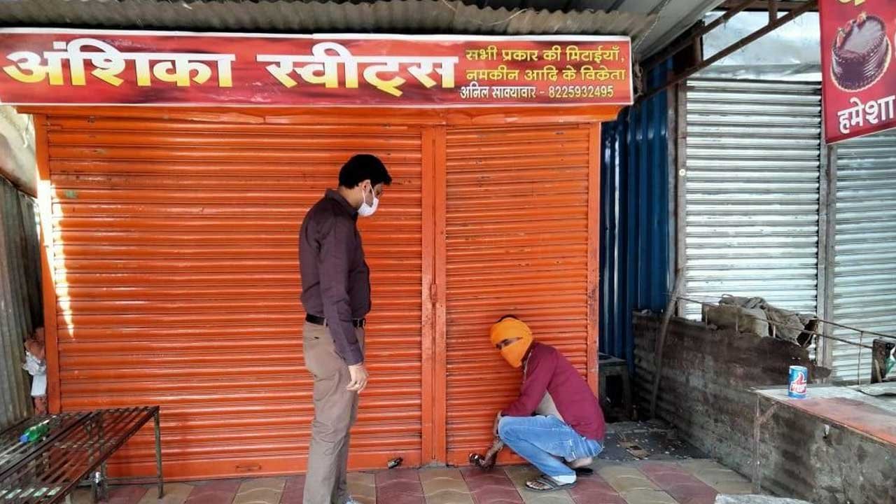 corona-curfew-shop-seal