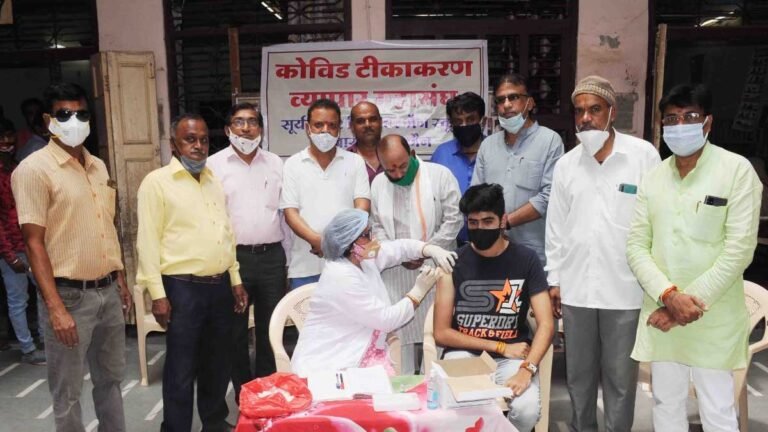 बम्बाखाना व्यापारी एसोसिएशन के समस्त व्यापारी और कर्मचारियों का हुआ टीकाकरण