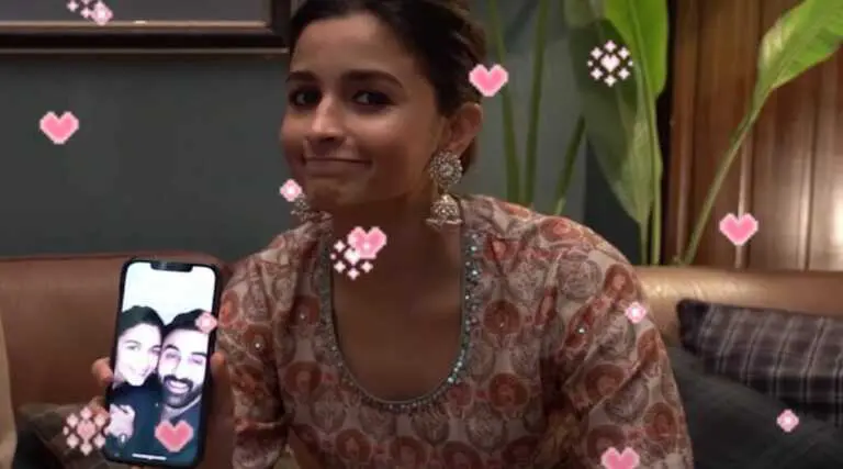 आलिया ने अपने फोन स्क्रीन पर लगा रखी है रणबीर की फोटो, शादी को लेकर दिया ऐसा रिएक्शन, देखें Video !