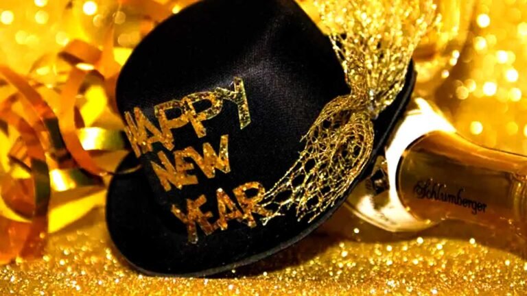 Happy New Year 2023 Whatsapp Status Download: नए साल की  प्रेरक शुरुवात के लिए यहाँ से भेजें अपनों को बधाई और शुभकामनाएं