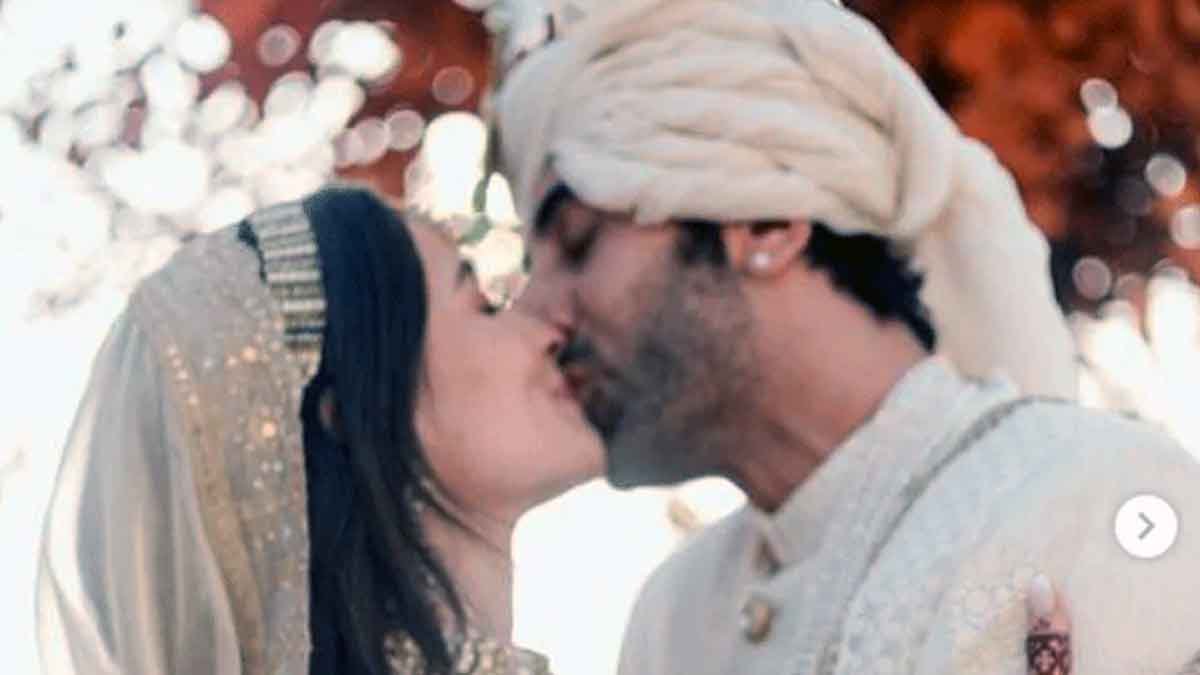 Ranbir-Alia-Wedding Kiss.jpg
