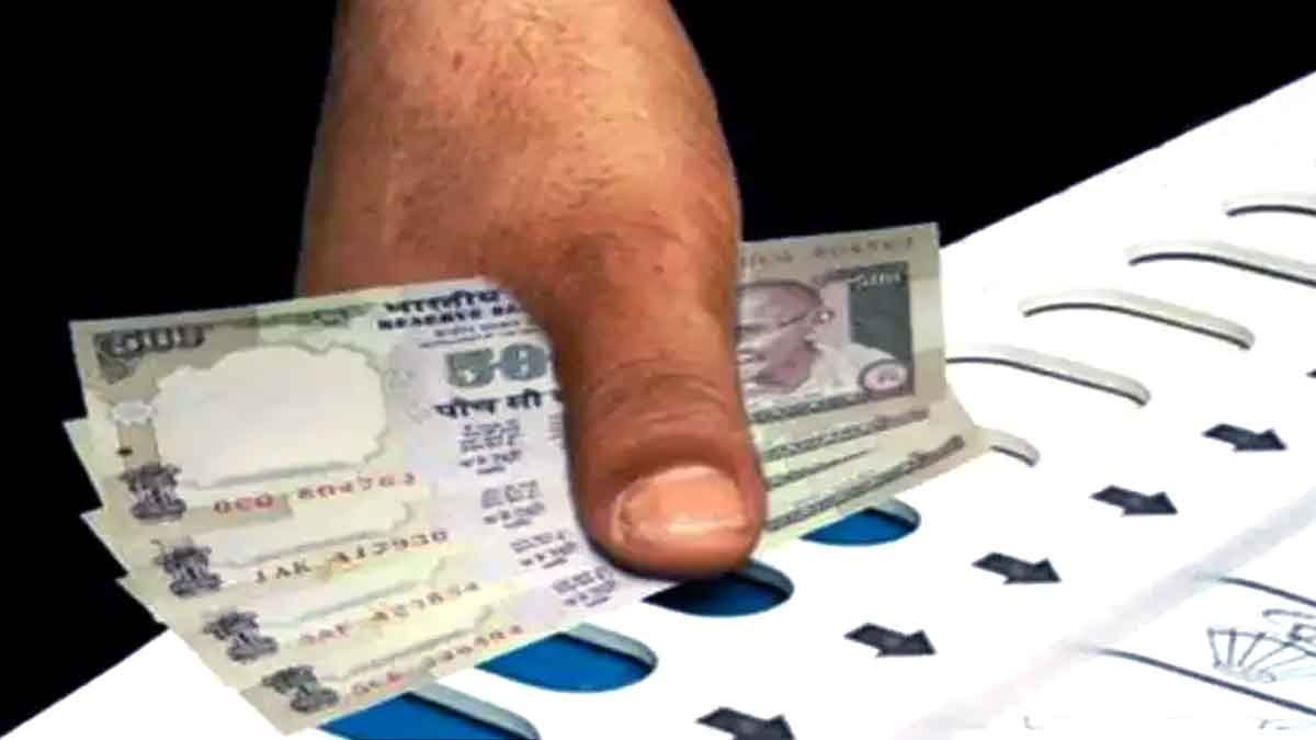 BJP Candidate Distributed 500 Rs To Woo Voters