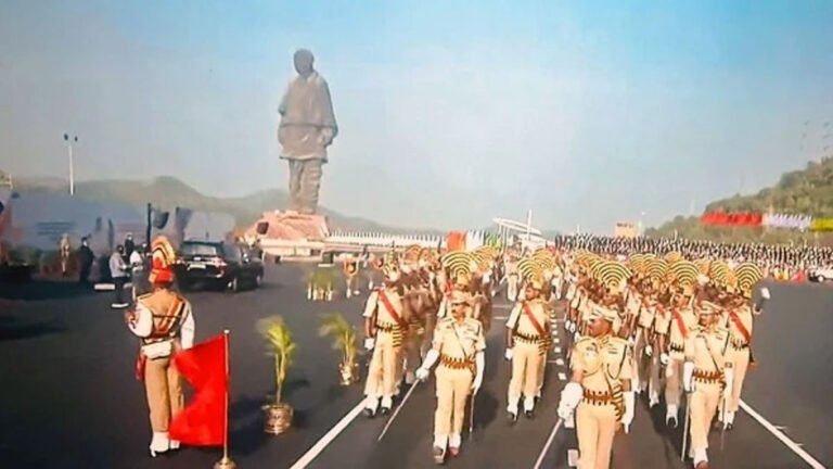 स्टैच्यू ऑफ यूनिटी के सामने एमपी पुलिस ने दी पीएम मोदी को सलामी