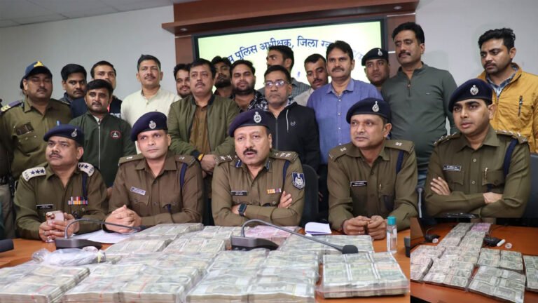 ग्वालियर : दिन दहाड़े लूटे डेढ़ करोड़, 6 घंटो में पुलिस ने बदमाशों को दबोचा