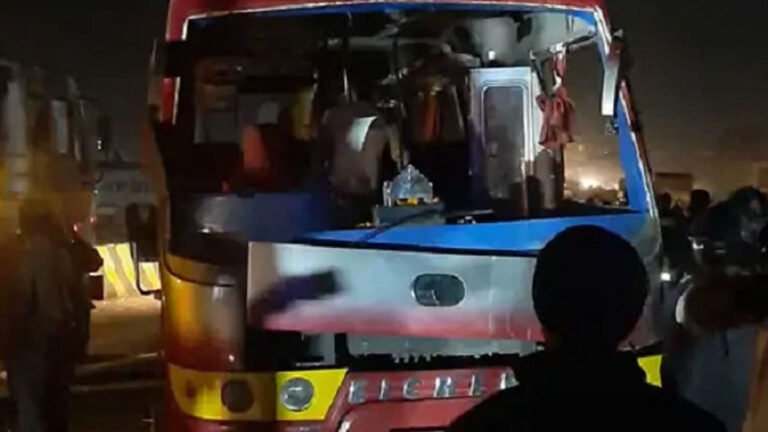 Indore Dewas Bus Accident: इंदौर से देवास जा रही बस शिप्रा ब्रिज के पास पलटी, तीन की मौत, 10 घायल