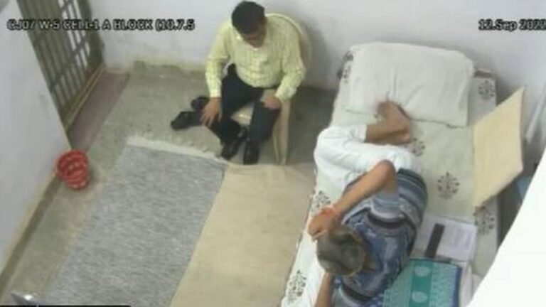 VIDEO: ‘मलिश’ के बाद सत्येंद्र जैन का एक और वीडियो, जेल अधीक्षक के दौरे का CCTV फुटेज वायरल