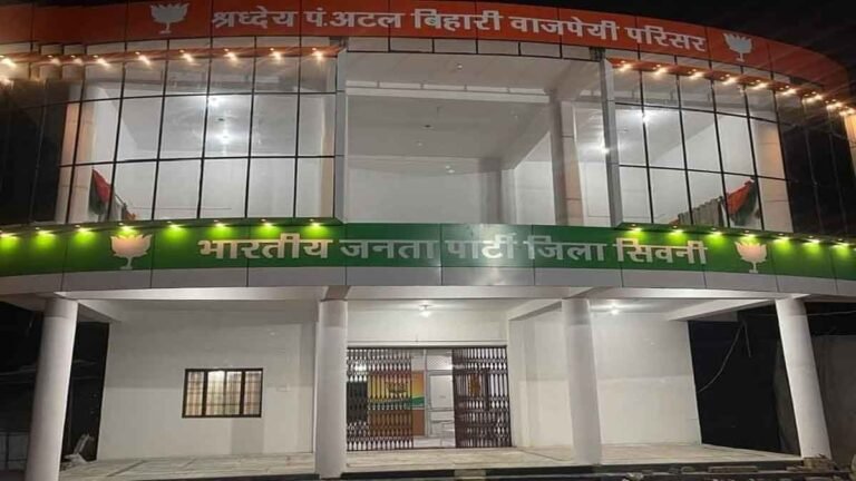 सिवनी: मुख्यमंत्री शिवराज के लिए पूर दिया 120 वर्ष पुराना धोबी टांका, रजक महासंघ ने सौंपा ज्ञापन