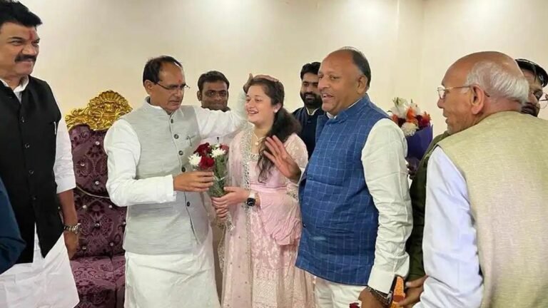 सीएम शिवराज ने सागर के प्रसिद्ध व्यंजनों की जमकर तारीफ की