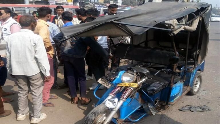 Jabalpur Accident: जबलपुर में चलती मेट्रो बस में ड्राइवर को आया हार्ट अटैक, कई वाहन रौंदे, ड्राइवर की मौत