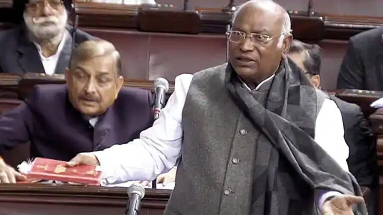 कुत्ता भी मरा देश के लिए? मल्लिकार्जुन खड़गे के बयान पर संसद पर भाजपा का बड़ा हंगामा