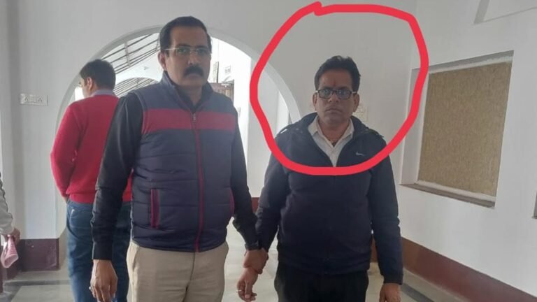 जबलपुर: कमिश्नर कार्यालय का रिश्वतखोर बाबू 65 हजार की रिश्वत लेते लोकायुक्त पुलिस की गिरफ्त में, सिवनी से निकला कनेक्शन