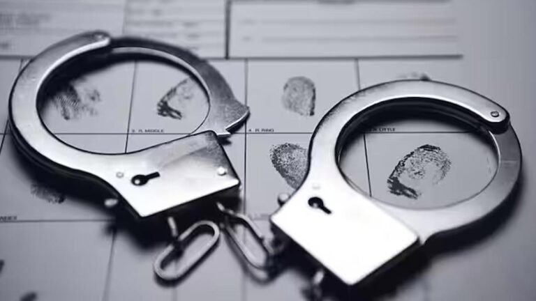 Indore: कॉलेज स्टूडेंट व्हाट्सऐप पर करती थी डील, इंदौर पुलिस ने गांजा बेचने वाली कॉलेज की छात्रा को दबोचा