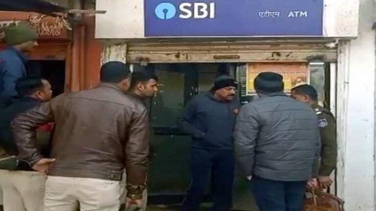 एमपी के शिवपुरी में SBI के ATM में डकैती, ATM काटकर साढ़े आठ लाख उड़ा ले गए बदमाश