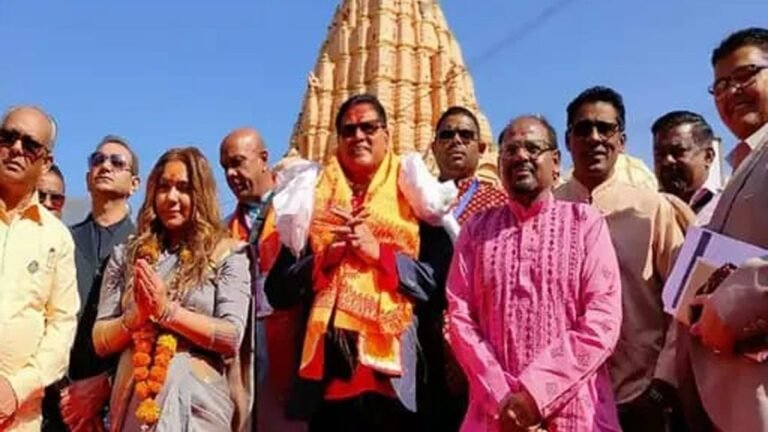 MP के उज्जैन में प्रवासी भारतीयों ने किए बाबा महाकाल के दर्शन, महाकाल लोक में सुनी शिव गाथा