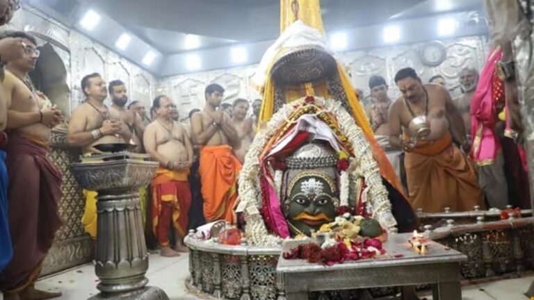 उज्जैन में बाबा महाकाल की भस्म आरती के साथ हुई नए साल की शुरुआत, उमड़ी भीड़ – VIDEO