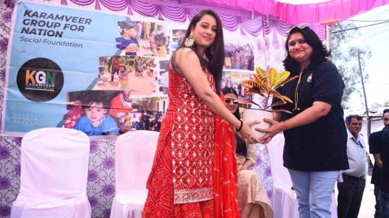भोपाल आंगनबाड़ी के बच्चों को एक जैसे स्कूल बैग और पाठ्य सामग्री प्रदत्त की गई