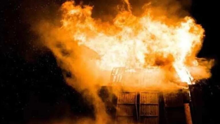 Noida: नोएडा के सेक्टर 8 की झुग्गी बस्ती में घरेलू गैस सिलेंडर फटा, नवजात समेत 2 बच्चों की दर्दनाक मौत