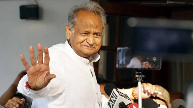 Rajasthan budget 2023: सीएम 10 मिनट तक पढ़ते रहे पुराना बजट, विपक्षी दलों के हंगामे के बाद सदन स्थगित