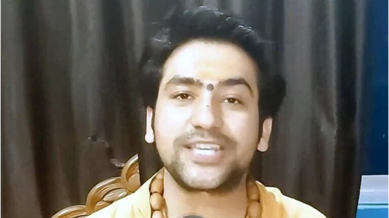 बागेश्वर धाम सरकार के धीरेन्द्र शास्त्री के भाई पर FIR पर धीरेन्द्र शास्त्री का बड़ा बयान; जो करेगा वो भरेगा