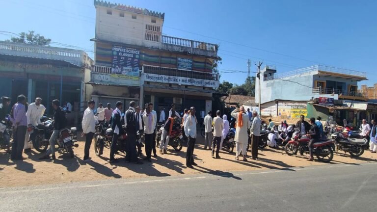 सिवनी: “अन्नदाता” को बैंक कर रहा परेशान!, किसानों को नहीं मिल रहा बैंक से भुगतान