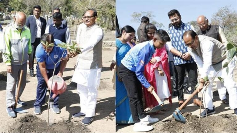भोपाल: क्रिकेटर सौम्या तिवारी के साथ मुख्यमंत्री शिवराज सिंह चौहान ने किया पौध-रोपण