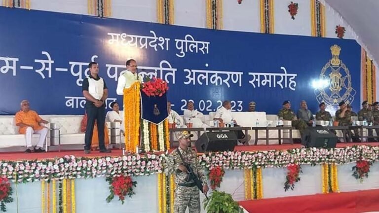 नक्सलियों को नेस्तनाबूद करने वाले जवानों की वीरता का सम्मान करने बालाघाट आया हूँ –  मुख्यमंत्री शिवराज सिंह चौहान