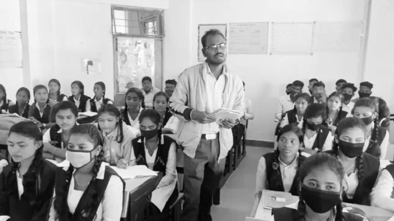एमपी के डिंडोरी से भावनात्मक खबर: हिंदी के एक ऐसे शिक्षक जो दोनों किडनी खराब होने के बाद भी पढ़ाते है स्कूल में, प्रार्थना का दौर जारी